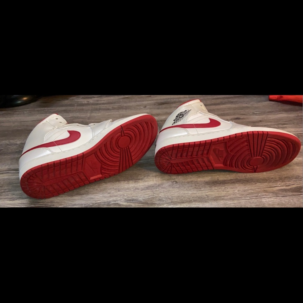 Air Jordan 1 Mid “White” Gym Red (Slight Damage) - Picture 5 of 6